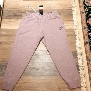 Nike Fleece Trackpants (Standard Fit\Taper Leg)